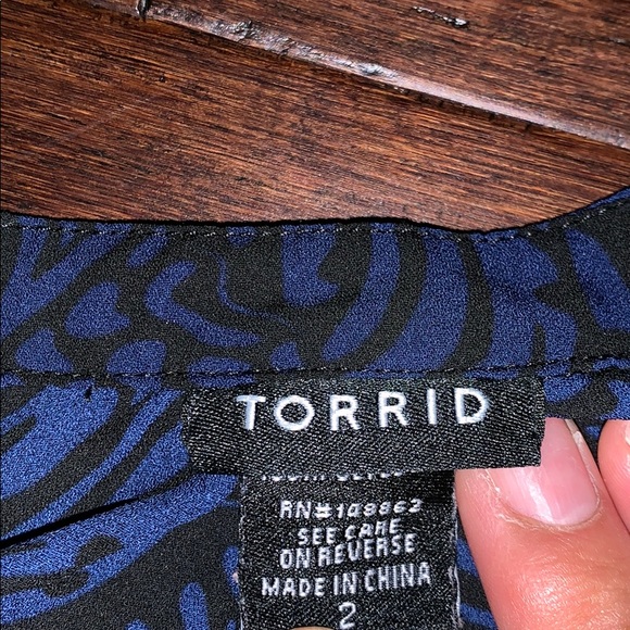 Torrid Size 2 Blouse - Picture 2 of 2